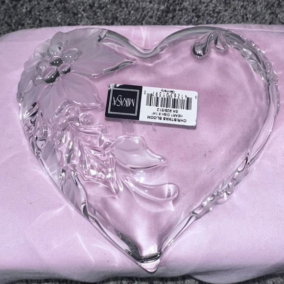 Mikasa “Christmas Bloom” Heart Crystal Dish - Picture 5 of 8